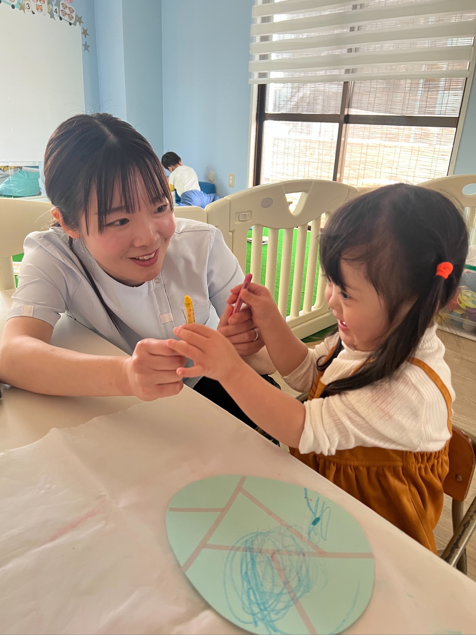 子どもとスタッフ